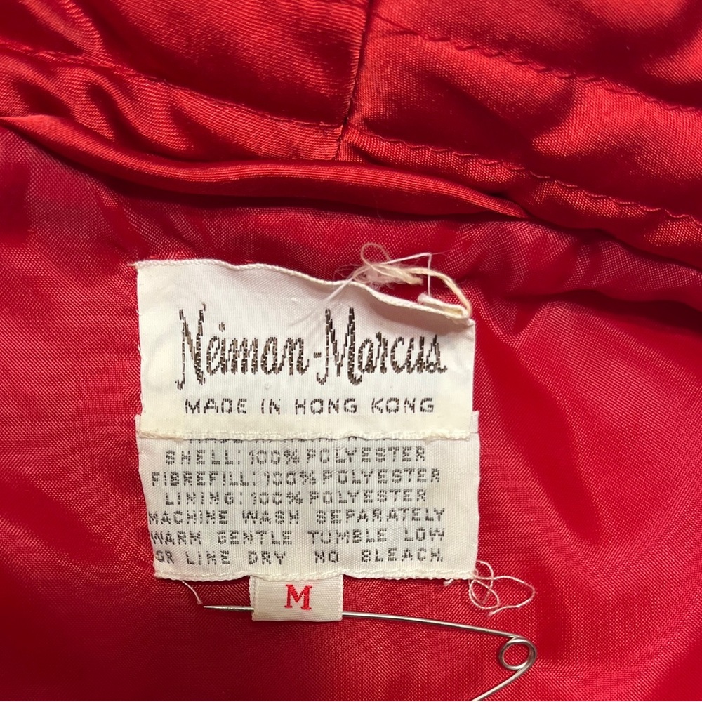 Lovely red quilted Neiman Marcus robe. Medium to large. - Picture 6 of 17